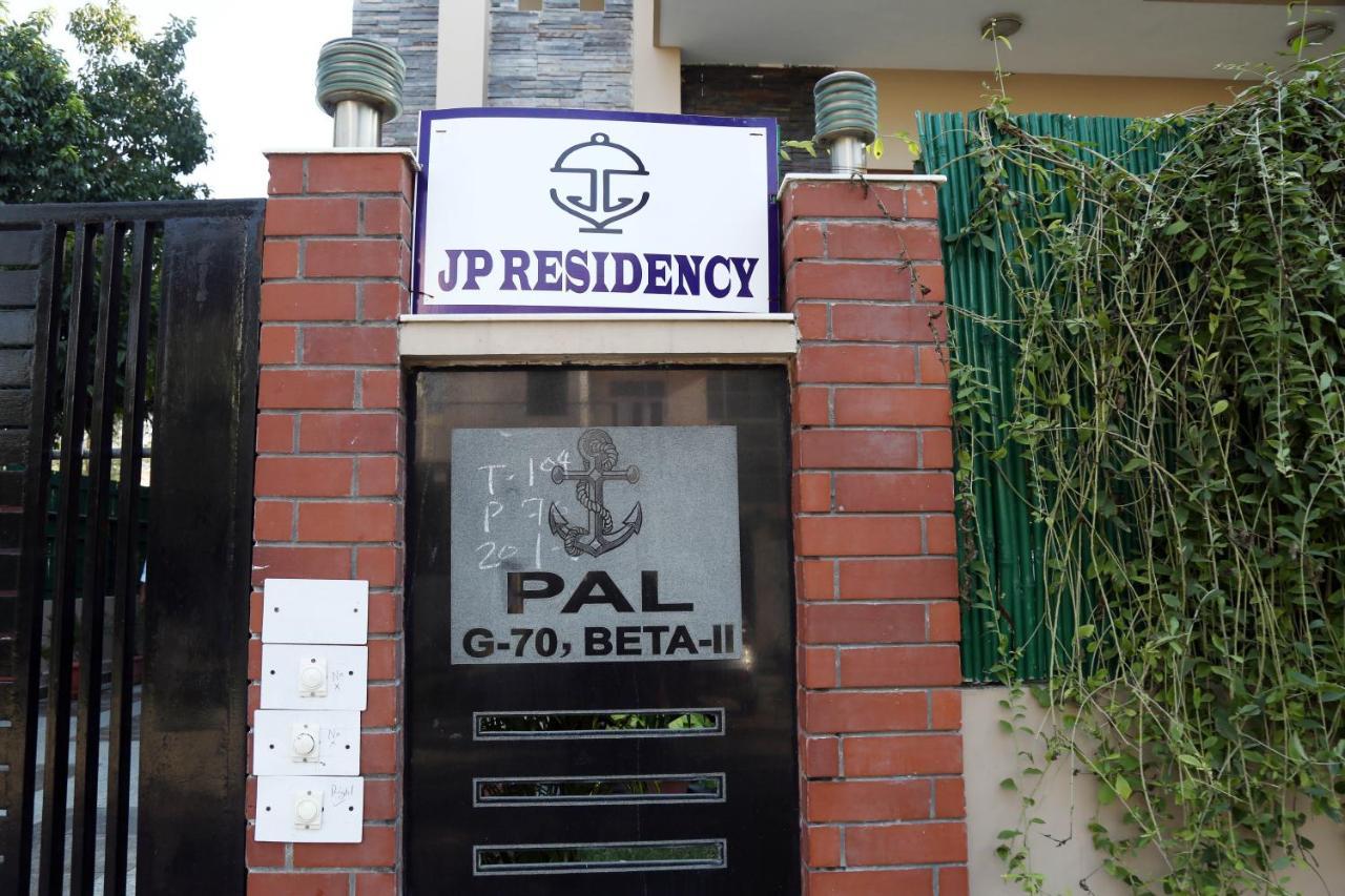 J P Residency Hotel Грейтър Нойда Екстериор снимка